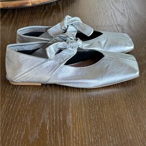 Vicenza Bow Mary Jane Flats